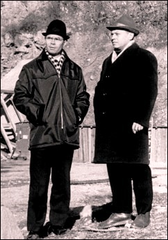 Ю.Н. Смирнов и В.И. Уломов. Перед взрывом в Медео, Киргизия, 1997 г.
