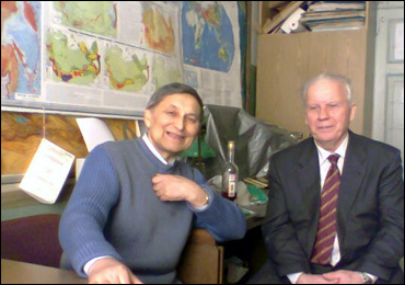 Мне 75. Мои друзья -Лёша Васильев и Толя Пешков. 2008 г.