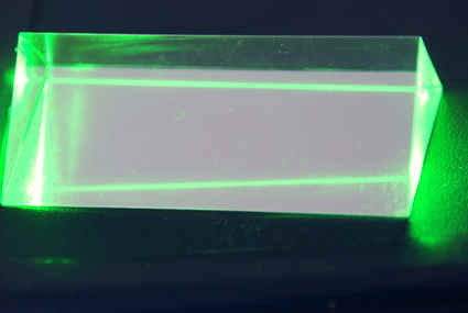 Какого цвета луч зелёного лазера?